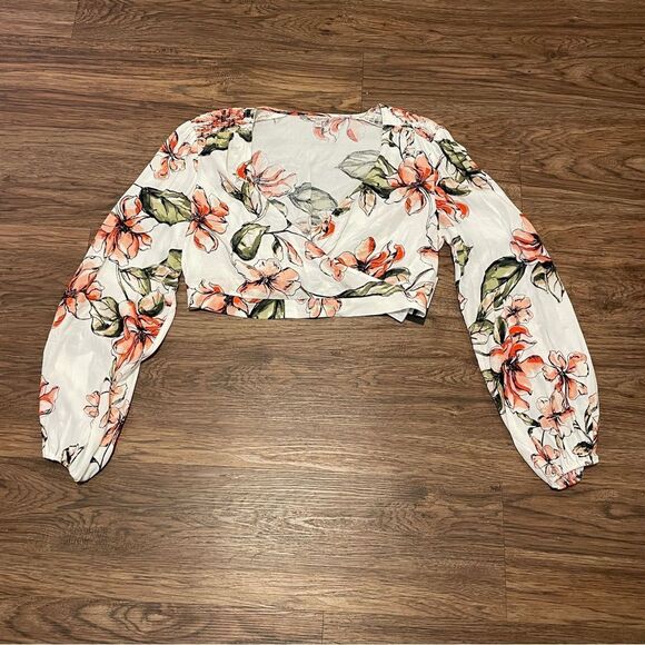 NWT Guess Karlotta Blushing Azalea Print Ivory Floral V-Neck Crop Top Blouse L - Picture 8 of 13